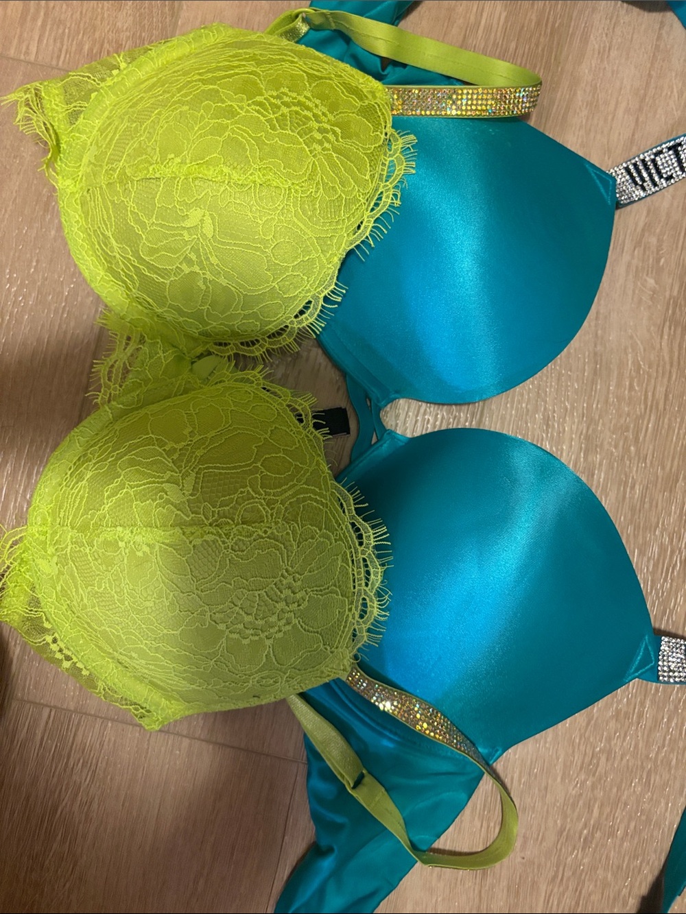 2 Victoria secret very sexy push up - Lace-Overlay Neon Yellow & Teal Push-Upbra